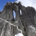 燕岳のオブジェ。めがね岩