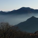 石鎚山・夜明け峠付近 山間に漂う神秘的な層雲