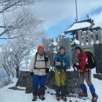 樹氷の前で