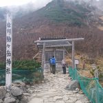 まずは駒ヶ岳神社に登山の無事を参拝