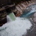迫力満点の仙人谷ダムの放水