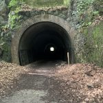 廃線跡の真っ暗なトンネル